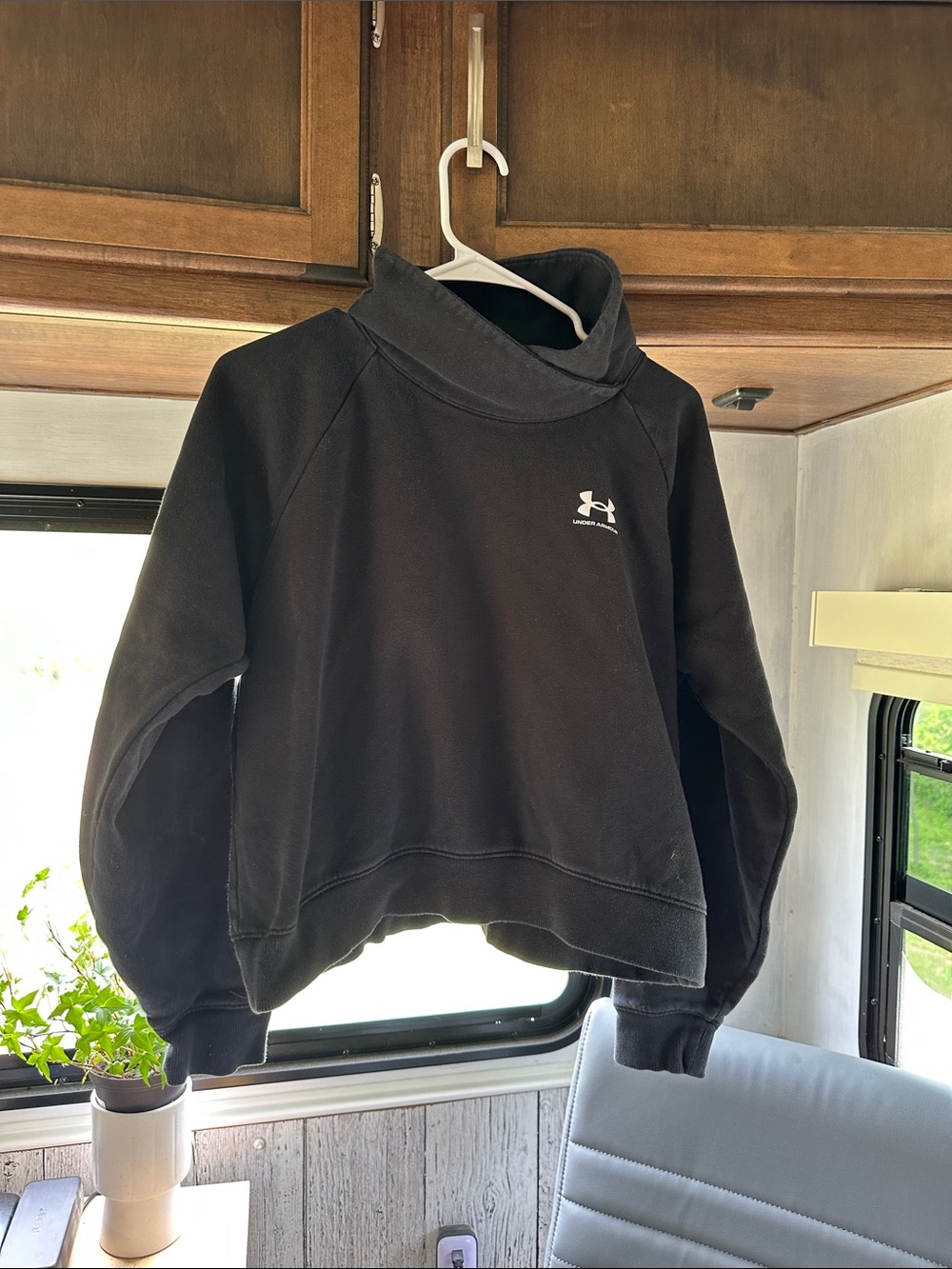 Under Armour Black Funnel-Neck Pullover with White Logo size medium